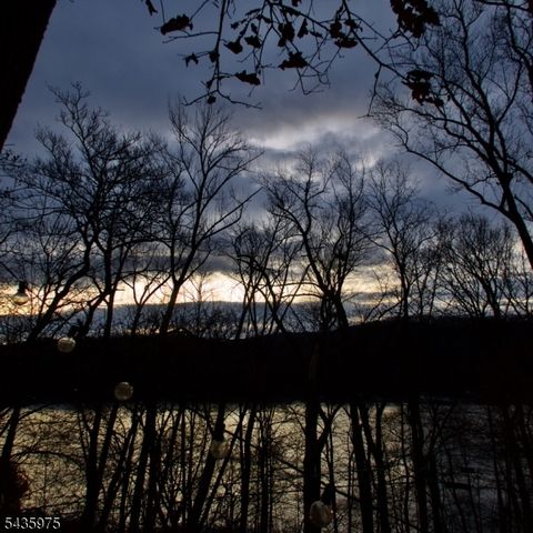 162 Lakeside Dr, Liberty Twp., NJ 07823