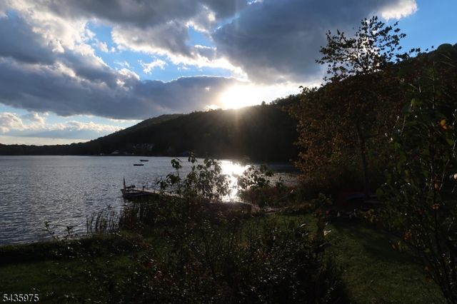 162 Lakeside Dr, Liberty Twp., NJ 07823
