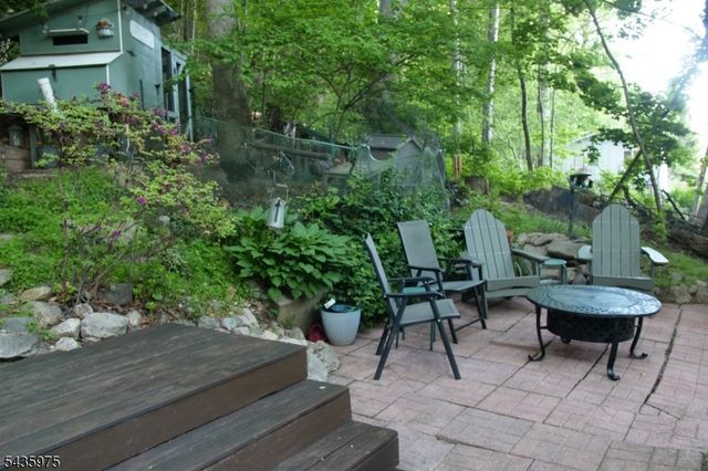 162 Lakeside Dr, Liberty Twp., NJ 07823