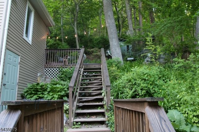 162 Lakeside Dr, Liberty Twp., NJ 07823