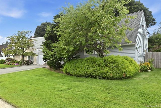 64 Bridle Lane, Hicksville, NY 11801