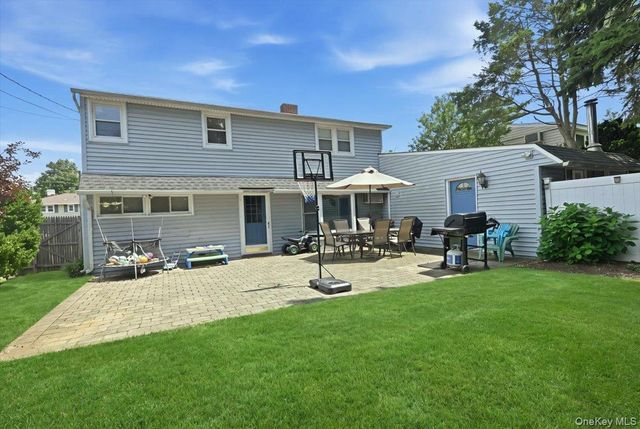64 Bridle Lane, Hicksville, NY 11801