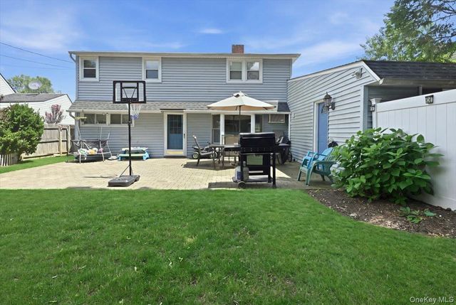 64 Bridle Lane, Hicksville, NY 11801