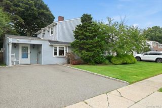 64 Bridle Lane, Hicksville, NY 11801