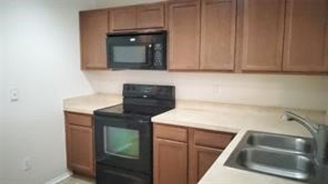 217 Silver Lake Trail, Fort Worth, TX 76140