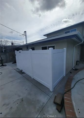 22233 Burton, Canoga Park, CA 91304