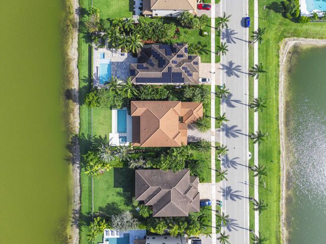 8685 Parkland Bay Drive, Parkland, FL 33076