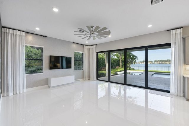 8685 Parkland Bay Drive, Parkland, FL 33076
