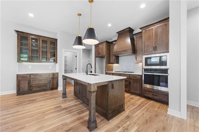 4510 SW Fenwick Road, Lee's Summit, MO 64083