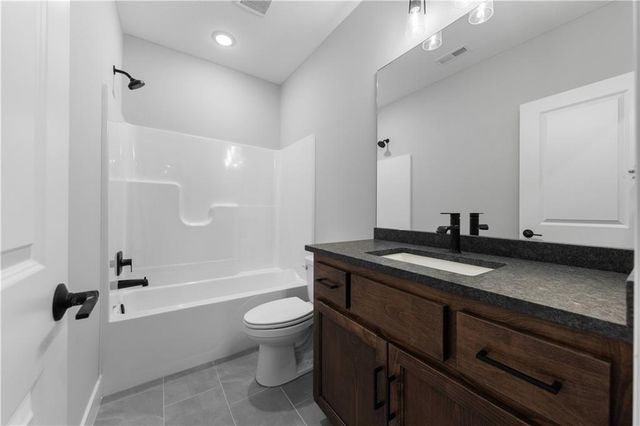 4510 SW Fenwick Road, Lee's Summit, MO 64083