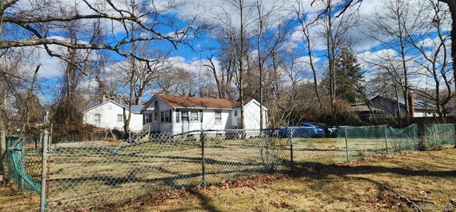 85 Woodside Road, Mastic Beach, NY 11951