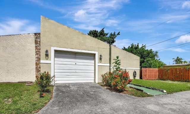 9725 NW 26th Court 4, Sunrise, FL 33322