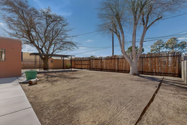 1025 Arizona Street SE, Albuquerque, NM 87108