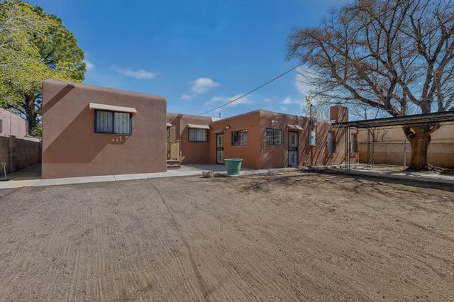 1025 Arizona Street SE, Albuquerque, NM 87108