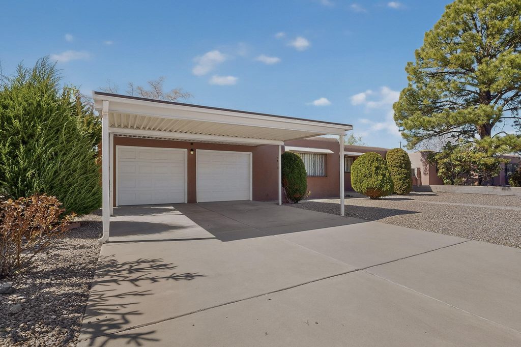 1025 Arizona Street SE, Albuquerque, NM 87108