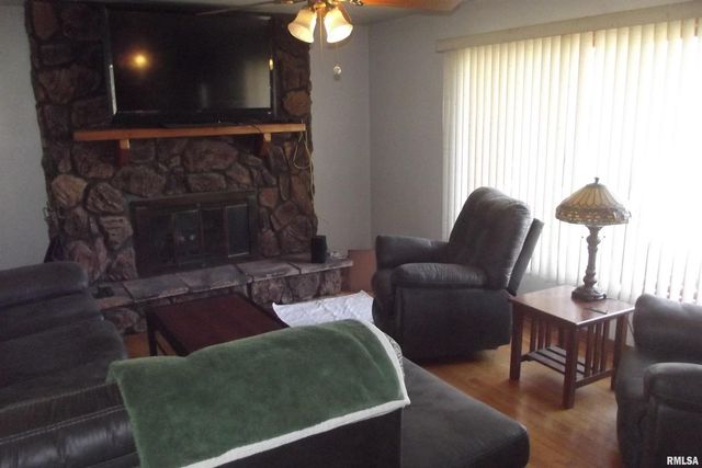 37 CRESTVIEW Drive, Chatham, IL 62629