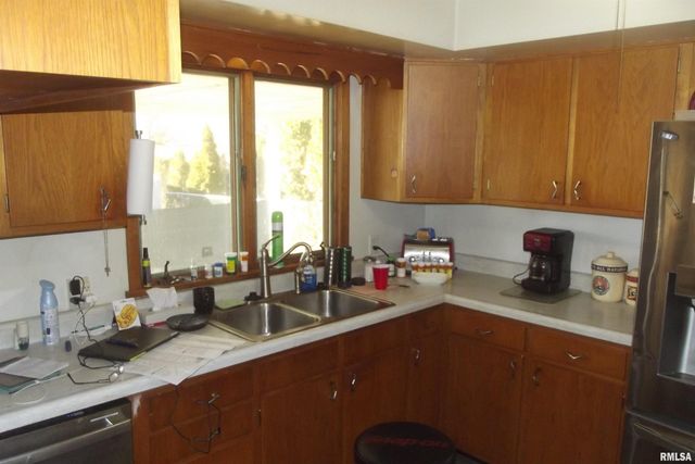 37 CRESTVIEW Drive, Chatham, IL 62629