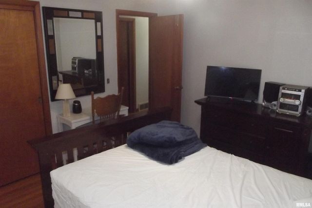 37 CRESTVIEW Drive, Chatham, IL 62629