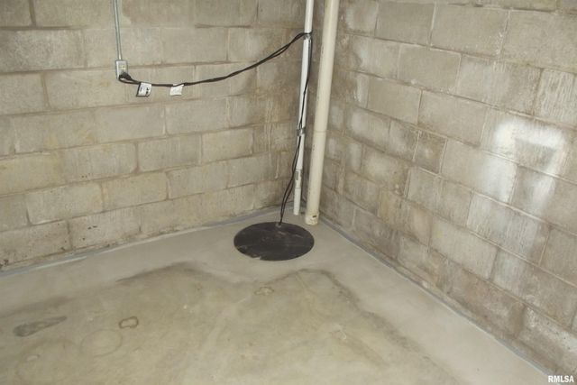 37 CRESTVIEW Drive, Chatham, IL 62629