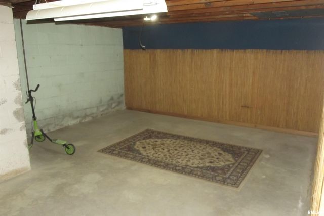 37 CRESTVIEW Drive, Chatham, IL 62629