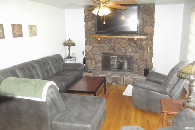 37 CRESTVIEW Drive, Chatham, IL 62629