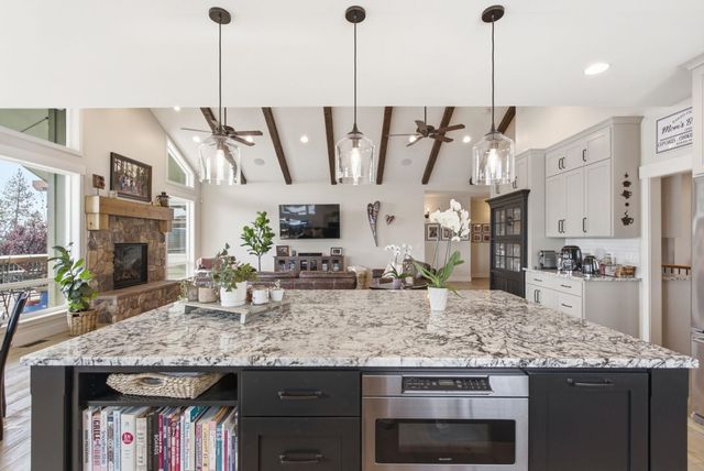 2604 S Seabiscuit Dr, Veradale, WA 99037