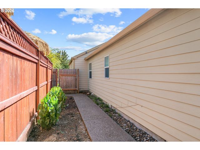 859 Sw 24th St, Troutdale, OR 97060