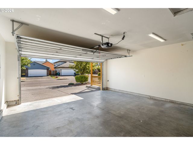 859 Sw 24th St, Troutdale, OR 97060