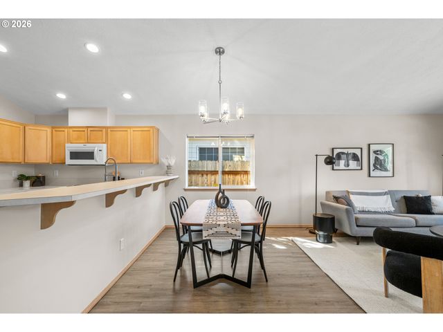 859 Sw 24th St, Troutdale, OR 97060
