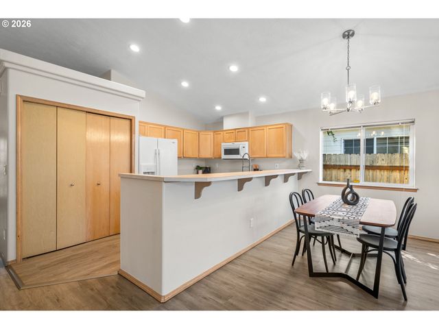 859 Sw 24th St, Troutdale, OR 97060