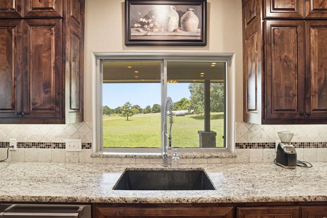 5225 County Road 304 Road, Grandview, TX 76050