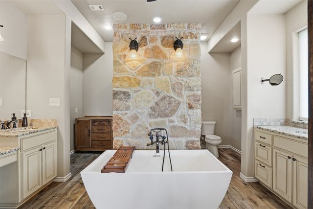5225 County Road 304 Road, Grandview, TX 76050