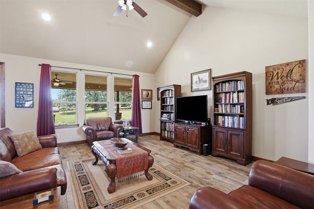 5225 County Road 304 Road, Grandview, TX 76050