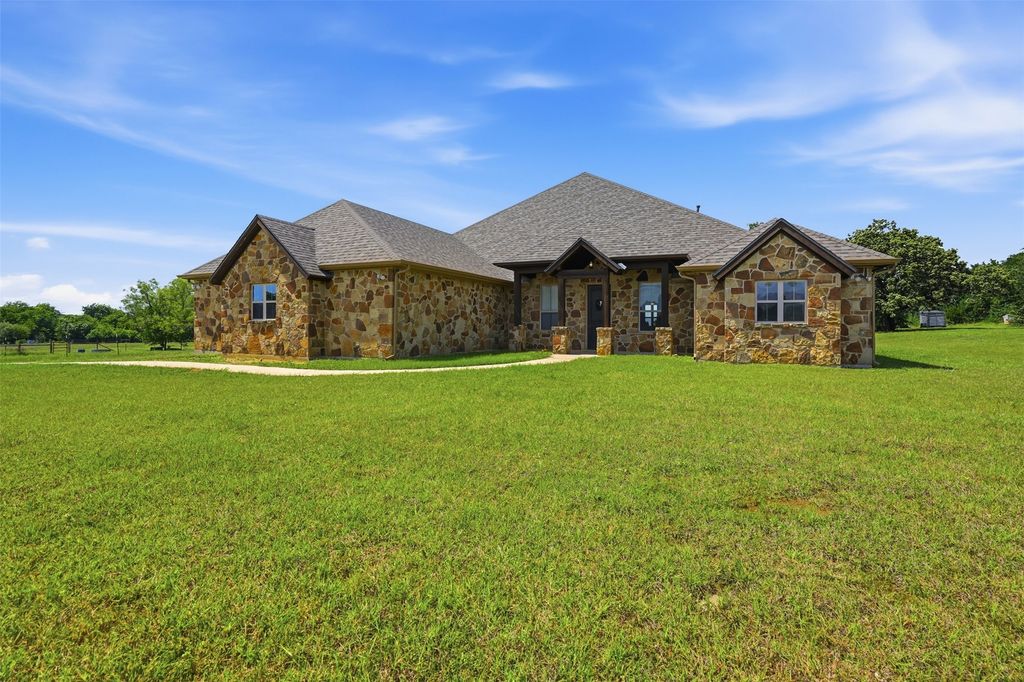5225 County Road 304 Road, Grandview, TX 76050