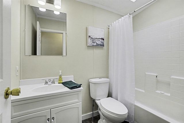 625 E Main Street, Fennville, MI 49408