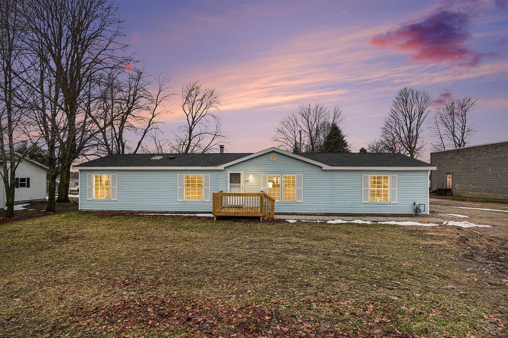 625 E Main Street, Fennville, MI 49408