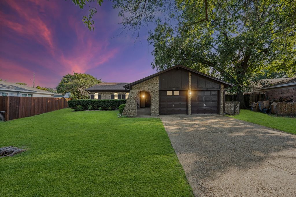 2003 Pebblecreek Drive, Cleburne, TX 76033