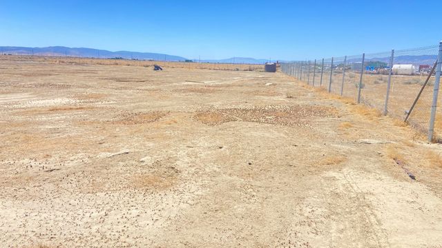 Cor Avenue A2 85 Stw, Lancaster, CA 93536