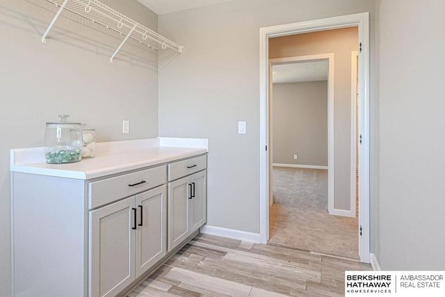 9507 S 180th Avenue, Omaha, NE 68136