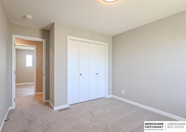 9507 S 180th Avenue, Omaha, NE 68136