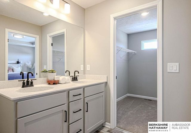 9507 S 180th Avenue, Omaha, NE 68136