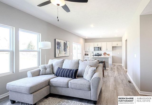 9507 S 180th Avenue, Omaha, NE 68136