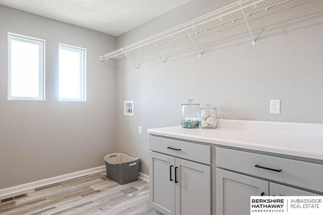 9507 S 180th Avenue, Omaha, NE 68136