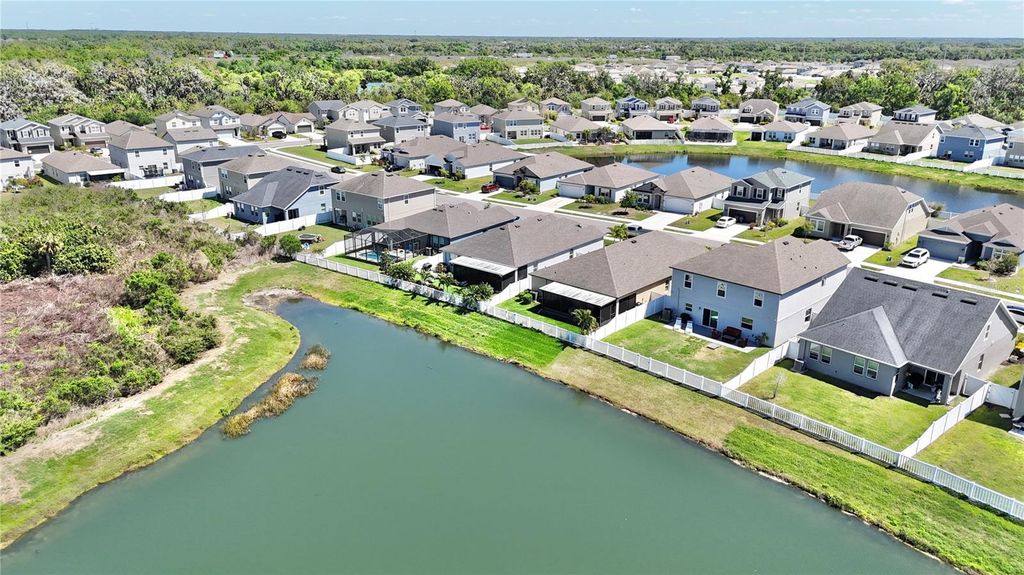 Image 5 of property listing at 4420 HOLLOW STUMP RUN, Palmetto, FL 34221