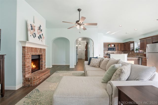 9009 N 157th East Avenue, Owasso, OK 74055