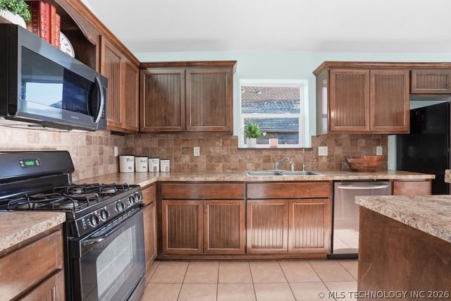 9009 N 157th East Avenue, Owasso, OK 74055