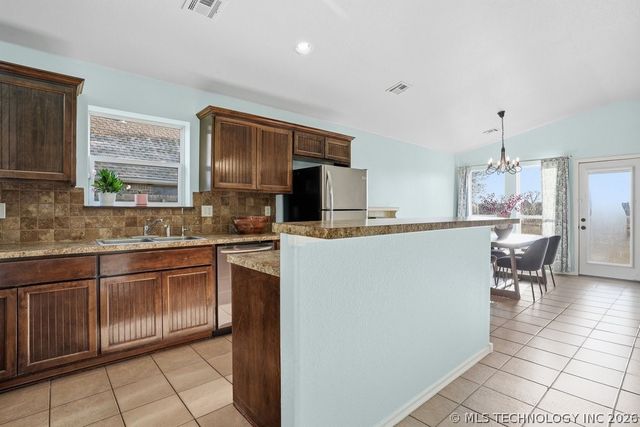 9009 N 157th East Avenue, Owasso, OK 74055