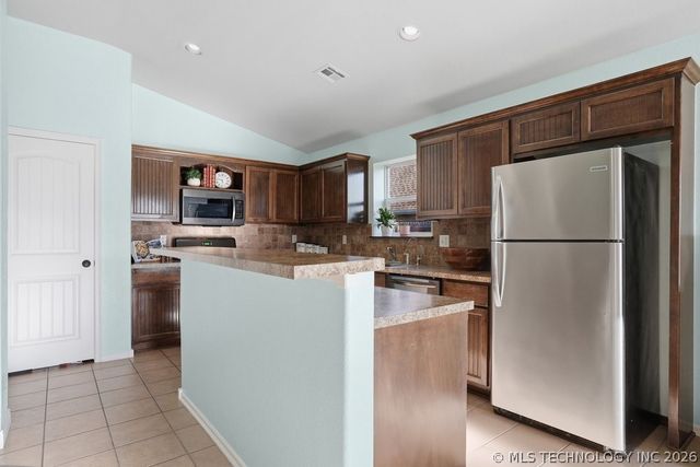 9009 N 157th East Avenue, Owasso, OK 74055