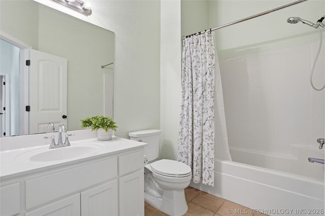 9009 N 157th East Avenue, Owasso, OK 74055