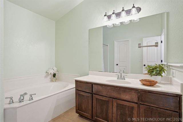 9009 N 157th East Avenue, Owasso, OK 74055